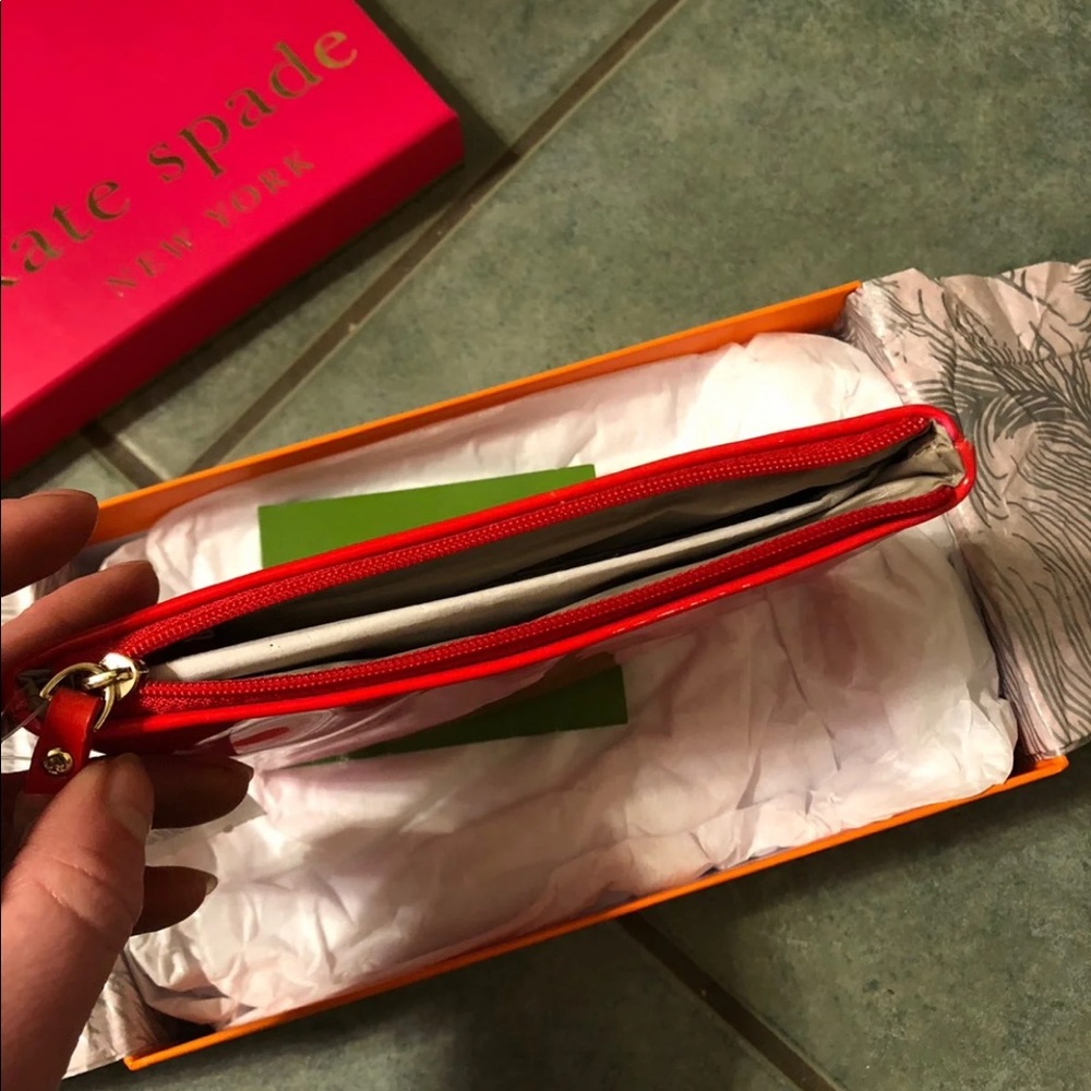 NWT, Kate Spade wristlet, clutch. Comes in box - Picture 5 of 8